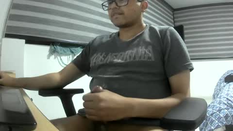 Snapshot of yesidxxx123_ chatting on June 19, 4:06 am yesidxxx123_ online show from June 19, 4:06 am