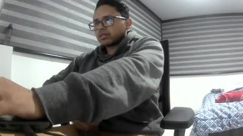 Snapshot of yesidxxx123_ chatting on July 3, 2:29 am yesidxxx123_ online show from July 3, 2:29 am
