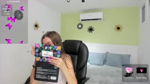 YEYE online show from December 14, 3:23 am