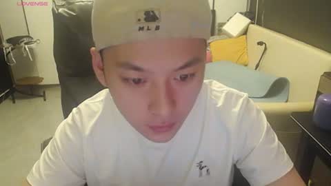 Snapshot of yichen009 chatting on July 23, 10:24 am yichen009 online show from July 23, 10:24 am