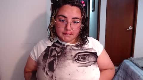 hii i am yini online show from February 20, 4:42 am