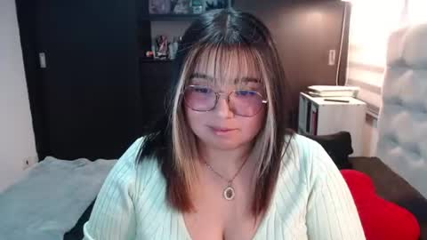 Snapshot of yini_angel07 chatting on June 14, 10:45 pm hii i am yini online show from June 14, 10:45 pm