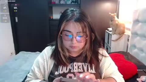 Snapshot of yini_angel07 chatting on June 18, 11:09 pm hii i am yini online show from June 18, 11:09 pm