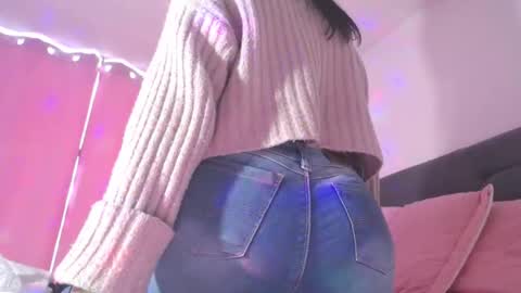 Yiny online show from February 8, 2:05 pm