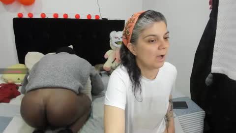 Snapshot of yinyyanghot chatting on October 28, 10:12 pm yinyyanghot online show from October 28, 10:12 pm