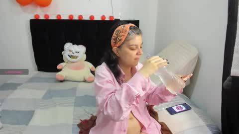 Snapshot of yinyyanghot chatting on October 29, 10:17 am yinyyanghot online show from October 29, 10:17 am