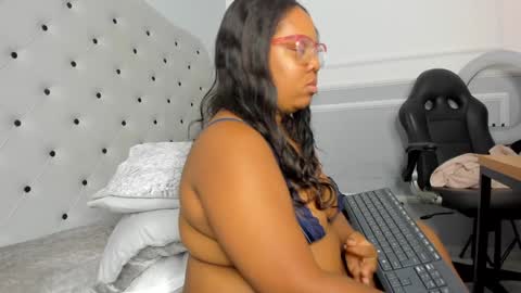 roxie reyes  online show from January 31, 6:46 am