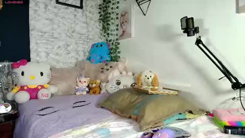 yiyii9 online show from June 25, 12:42 pm