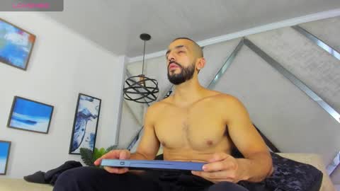 Yiyo online show from January 14, 4:04 am