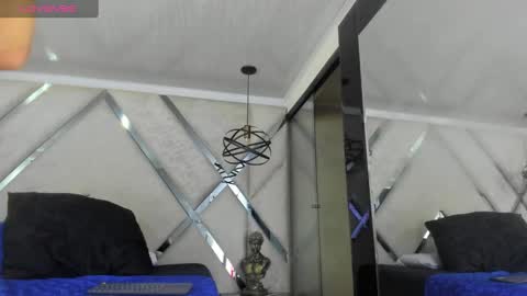 Snapshot of yiyo10_ chatting on January 19, 10:28 am Yiyo online show from January 19, 10:28 am