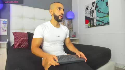 Snapshot of yiyo10_ chatting on October 23, 8:29 pm Yiyo online show from October 23, 8:29 pm