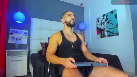 Yiyo online show from November 18, 4:39 am