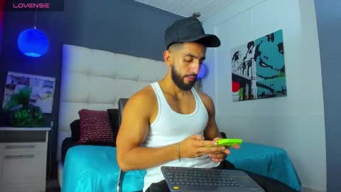 Yiyo online show from December 17, 4:29 am