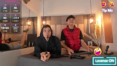 yizus_bonz online show from December 6, 7:10 am