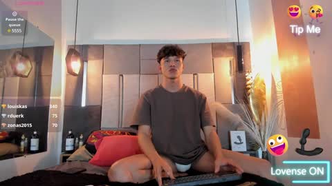 yizus_bonz online show from December 12, 6:14 am