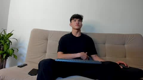 yizus_bonz online show from May 24, 6:02 pm