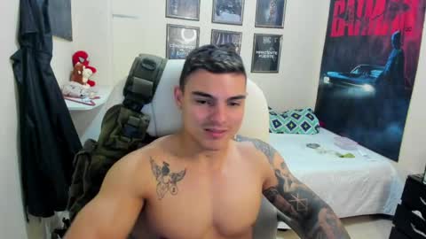 Snapshot of yker18 chatting on May 12, 4:31 am yker online show from May 12, 4:31 am