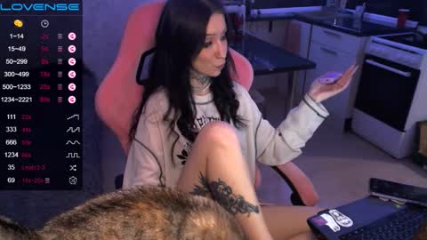     online show from October 5, 8:18 pm