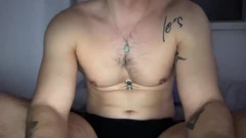 Snapshot of yngspaniard chatting on December 21, 10:30 pm yngspaniard online show from December 21, 10:30 pm