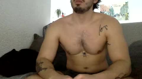 Snapshot of yngspaniard chatting on January 9, 10:20 am yngspaniard online show from January 9, 10:20 am