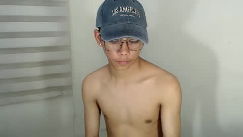 Snapshot of ynotyu chatting on October 31, 6:03 am ynotyu online show from October 31, 6:03 am