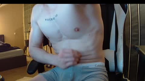 Snapshot of yo__an chatting on December 7, 10:06 pm Yo an online show from December 7, 10:06 pm