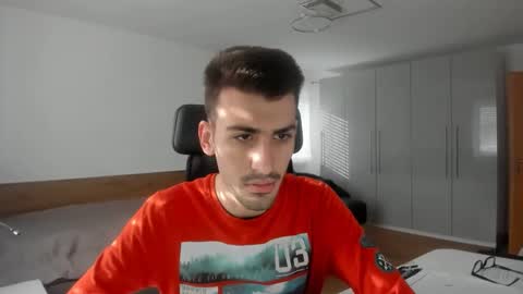 Snapshot of yoda130305 chatting on November 18, 9:25 am yoda130305 online show from November 18, 9:25 am