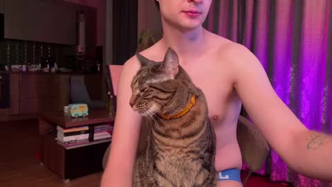 Max online show from December 10, 4:24 am