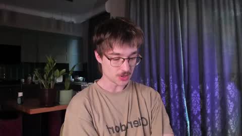 Snapshot of yoga_pizza_420 chatting on May 11, 3:34 am Max online show from May 11, 3:34 am