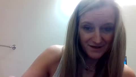 Snapshot of yogabuttttttt chatting on February 9, 5:44 am yogabuttttttt online show from February 9, 5:44 am