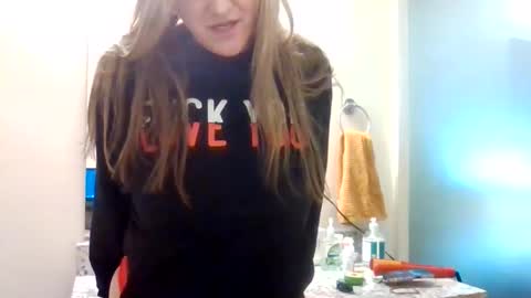 Snapshot of yogabuttttttt chatting on February 12, 6:19 am yogabuttttttt online show from February 12, 6:19 am