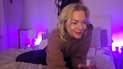 Yogiblondebangme online show from May 10, 3:01 am