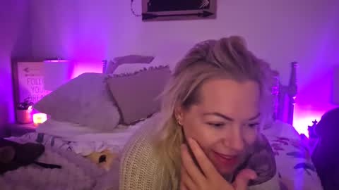Yogiblondebangme online show from May 13, 1:03 am