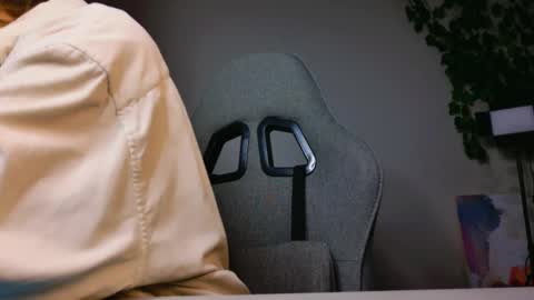 yoka_paradoxxx online show from November 9, 5:06 am