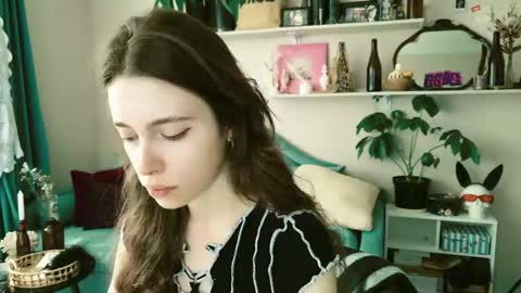 yoka_paradoxxx online show from May 25, 6:19 am