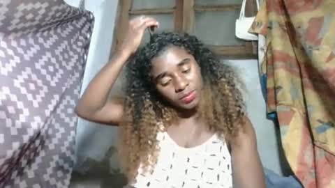 Snapshot of yolandrina05 chatting on September 17, 7:37 pm yolandrina05 online show from September 17, 7:37 pm