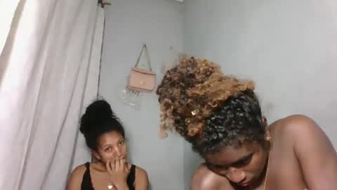 Snapshot of yolandrina05 chatting on October 2, 9:44 pm yolandrina05 online show from October 2, 9:44 pm