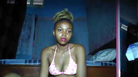 yolandrina05 online show from December 4, 6:23 am