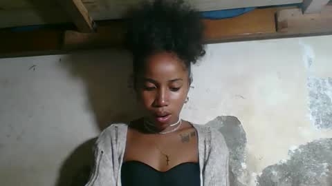 Snapshot of yolandrina05 chatting on February 4, 10:21 am yolandrina05 online show from February 4, 10:21 am