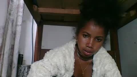 Snapshot of yolandrina05 chatting on February 4, 11:09 pm yolandrina05 online show from February 4, 11:09 pm