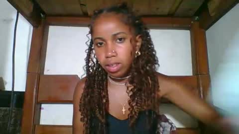 Snapshot of yolandrina05 chatting on February 5, 11:15 am yolandrina05 online show from February 5, 11:15 am