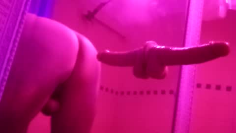 Snapshot of yolodildo chatting on September 14, 9:08 am Yolodildo online show from September 14, 9:08 am