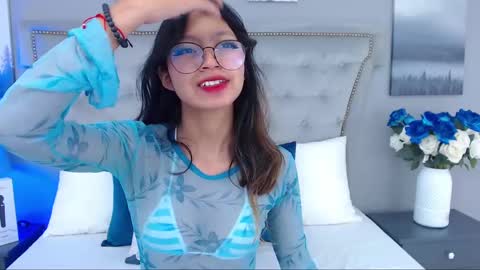Snapshot of yommi_winx chatting on March 2, 8:29 pm Yommi Winx online show from March 2, 8:29 pm
