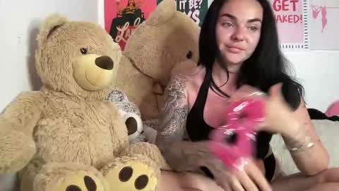 Snapshot of yorkshiregirlyy chatting on May 24, 1:49 pm Yorkshire Girly online show from May 24, 1:49 pm