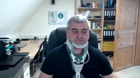 yoschi1976 online show from December 8, 10:30 am