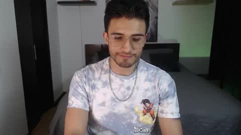 Snapshot of yoshy_man chatting on February 19, 4:23 am yoshy_man online show from February 19, 4:23 am