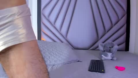 Snapshot of yoss_kink chatting on July 2, 3:45 am Yoss Kink online show from July 2, 3:45 am