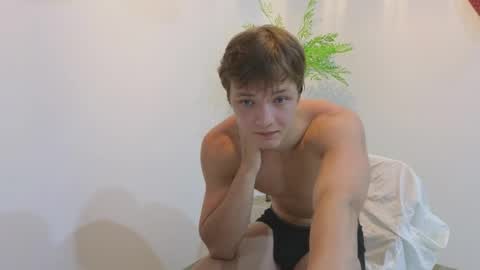 Snapshot of you_dream_ chatting on May 27, 8:28 pm you_dream_ online show from May 27, 8:28 pm