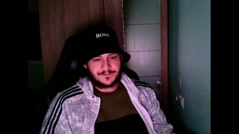 Snapshot of younromki chatting on December 19, 1:39 am A... online show from December 19, 1:39 am