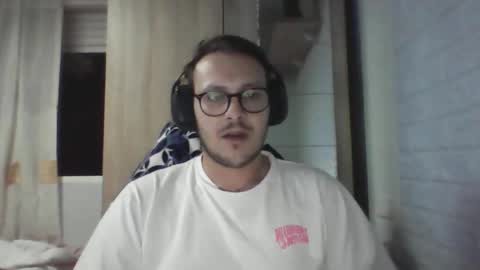 Snapshot of younromki chatting on November 8, 9:46 pm A... online show from November 8, 9:46 pm